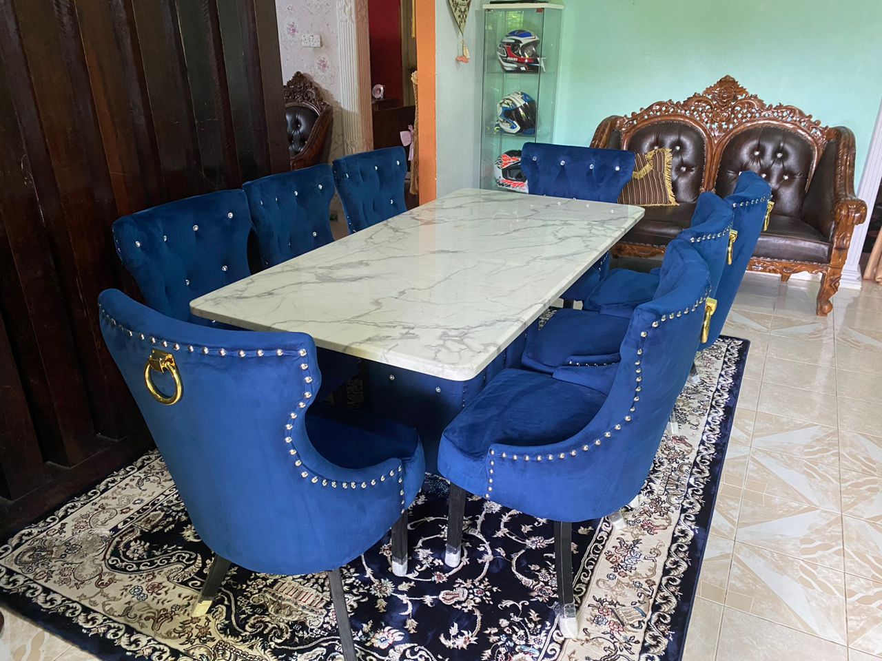 Butterfly marble dining set table and chair detail view