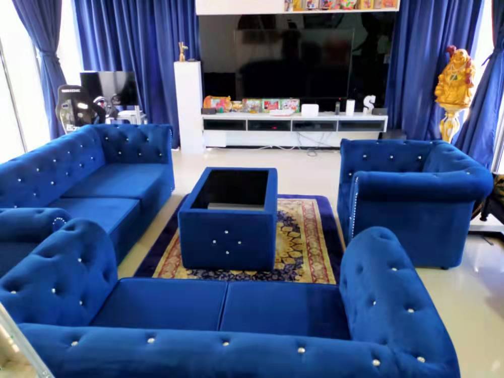 Classic Chesterfield Sofa Set gallery photo