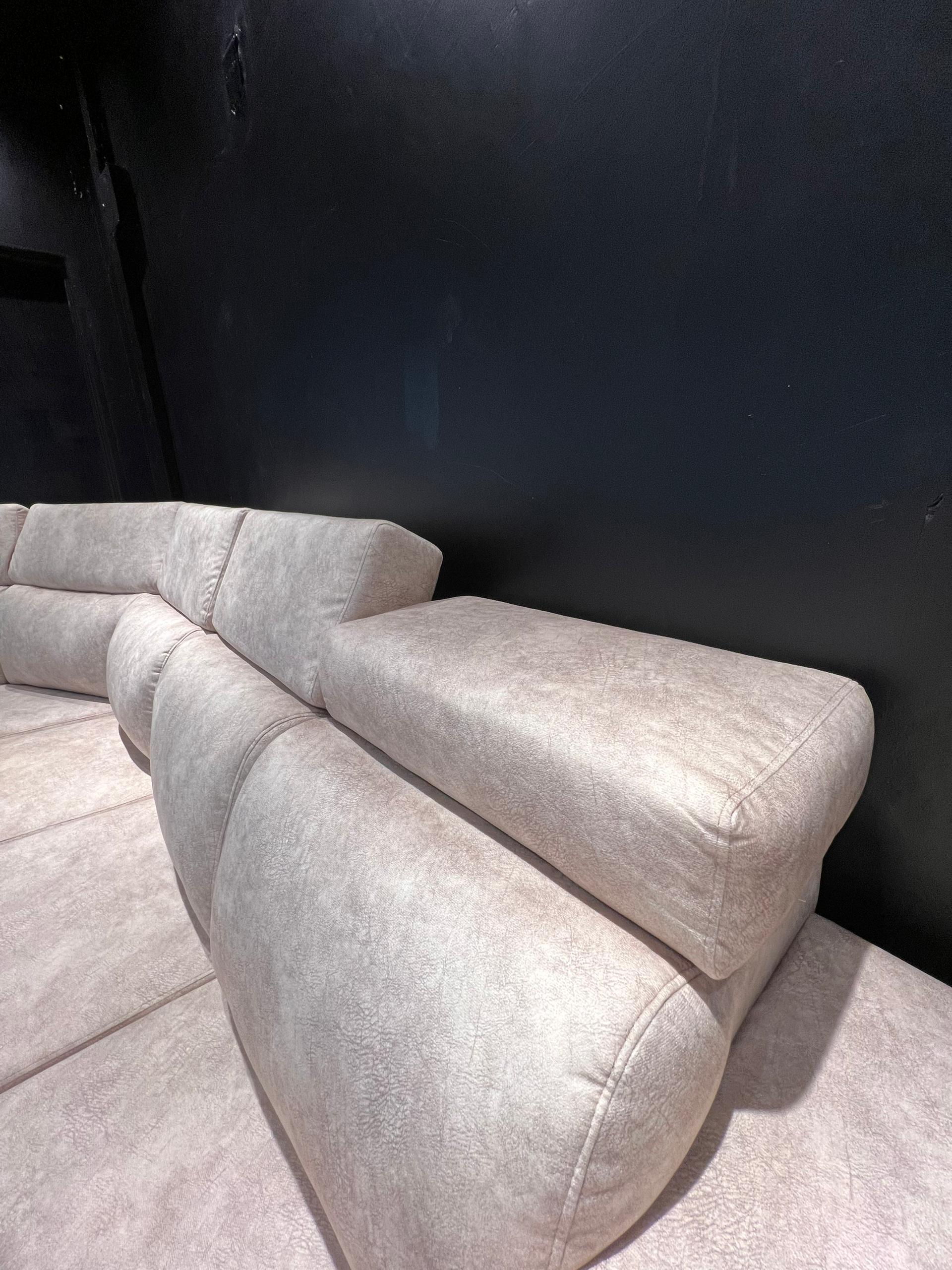Grand Corner Sofa gallery photo
