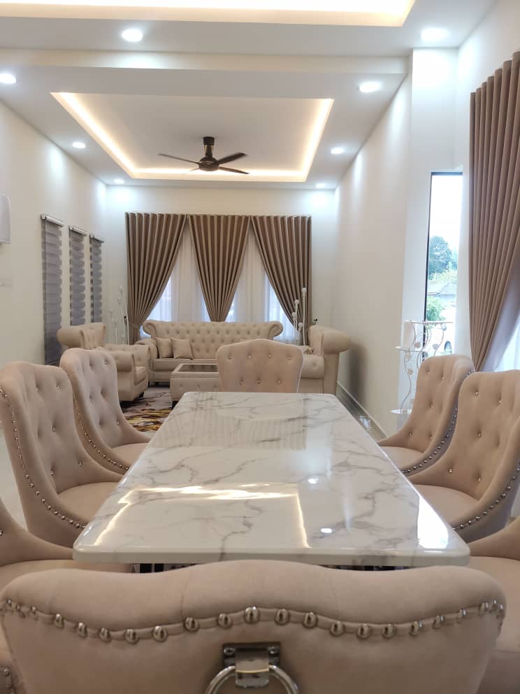 Modern Shell Dining Set gallery photo