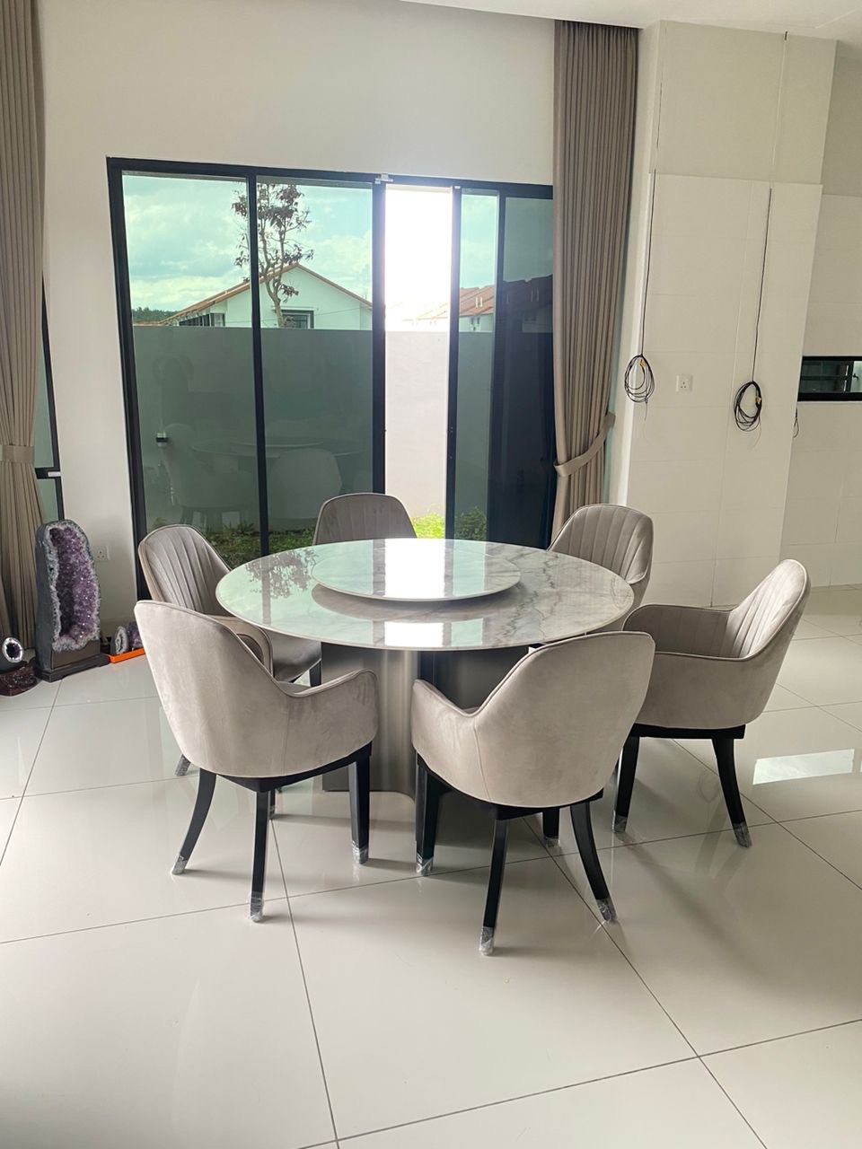 Arya Dining Set home setting image