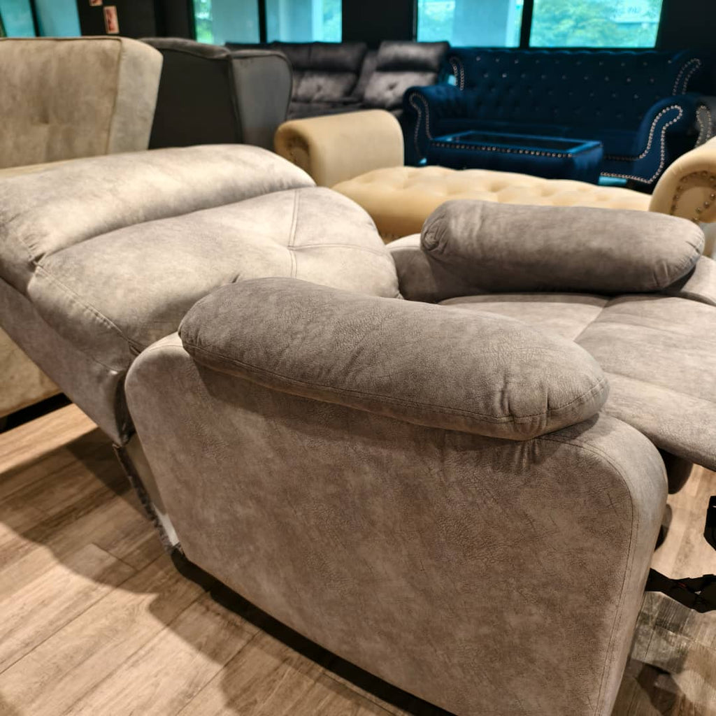Arlo Cloud Recliner lifestyle image