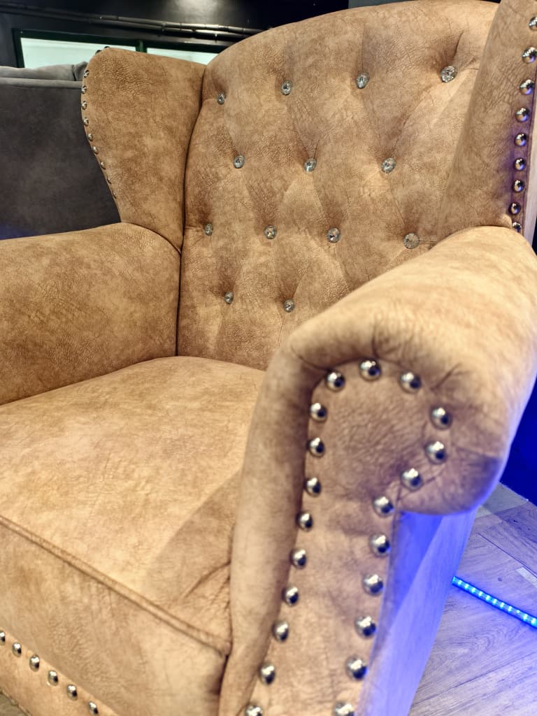 Chedana Chesterfield Wing Chair Set (03)