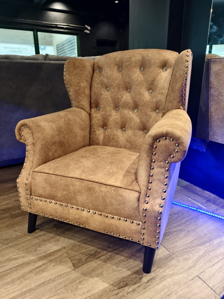 Chedana Chesterfield Wing Chair Set (03)