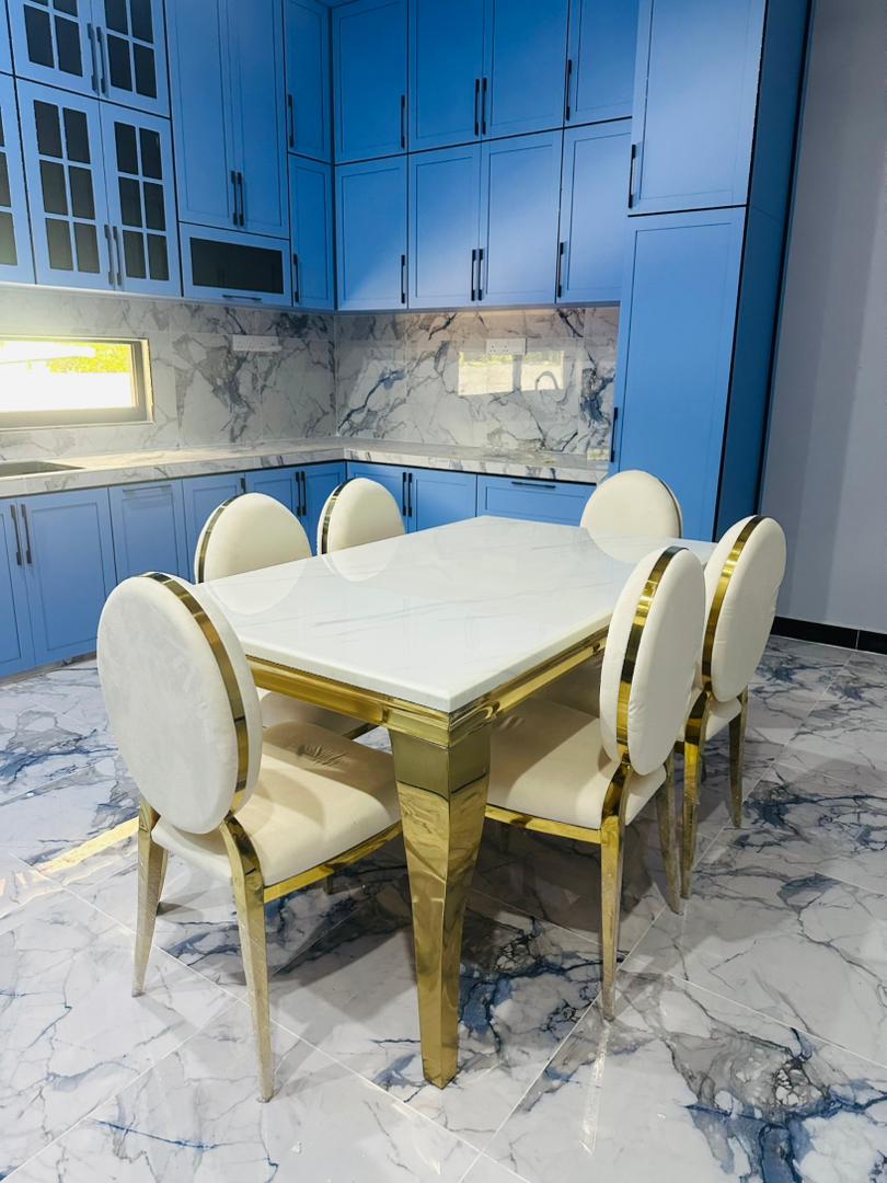 The Ovalia Dining Set (C229)