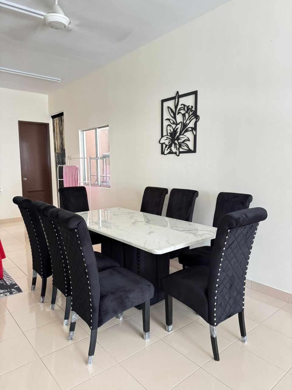 Classic Shell Dining Set | Premium Marble Top & Chesterfield Tufted Pedestal Table