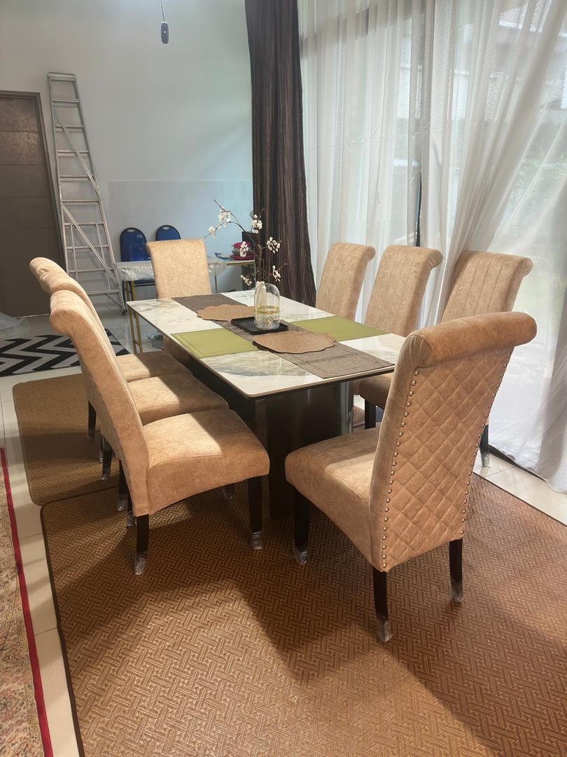 Classic Shell Dining Set | Premium Marble Top & Chesterfield Tufted Pedestal Table