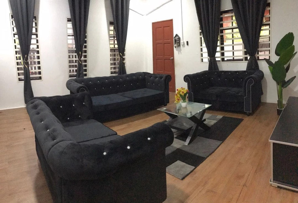 Classic Chesterfield Sofa Set gallery photo