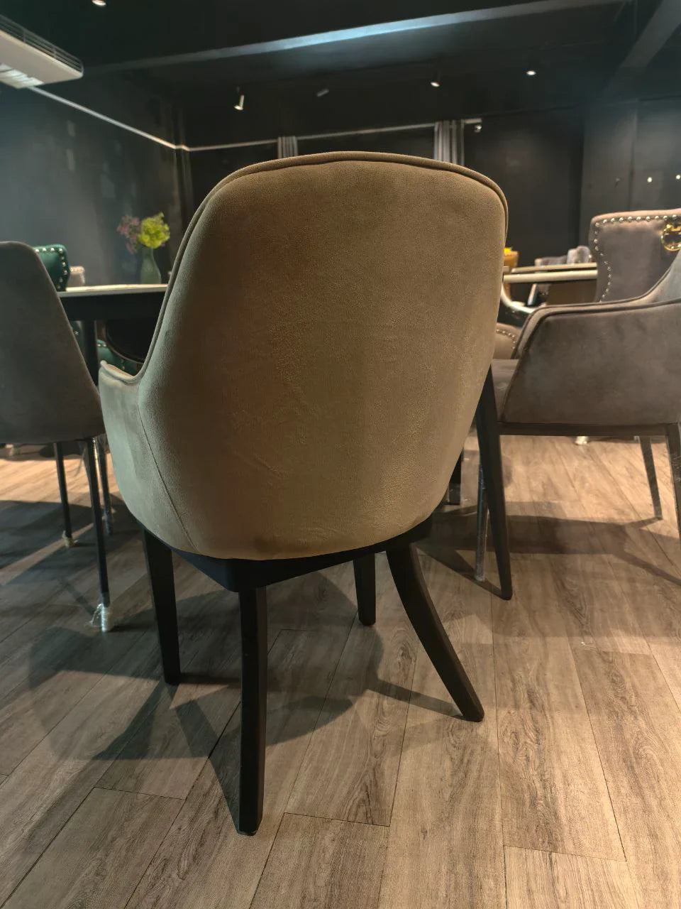 Poko Arya Dining Set living room view