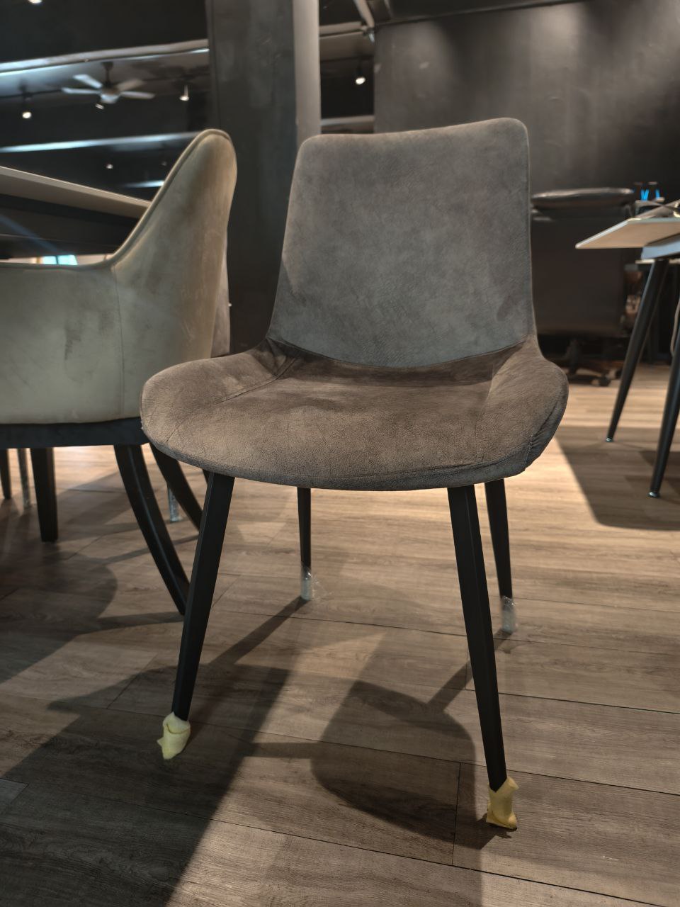 Luna dining set lifestyle image