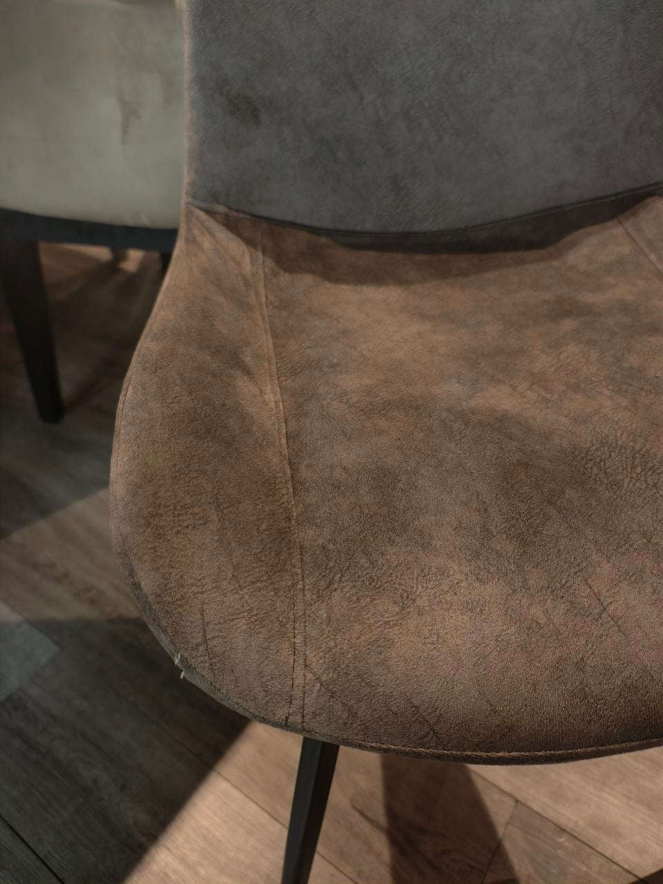 Luna dining set lifestyle image