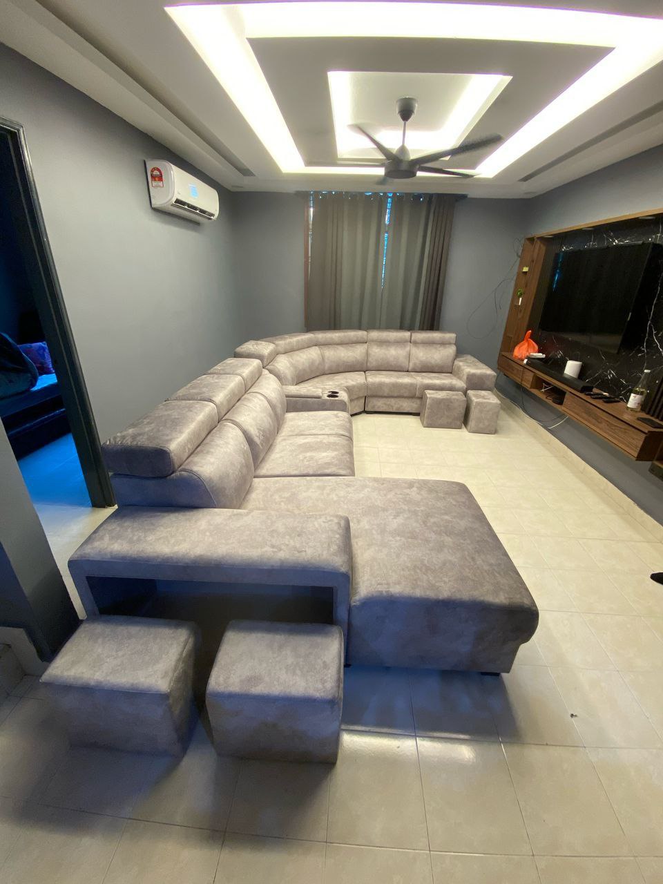 Grand Corner Sofa gallery photo