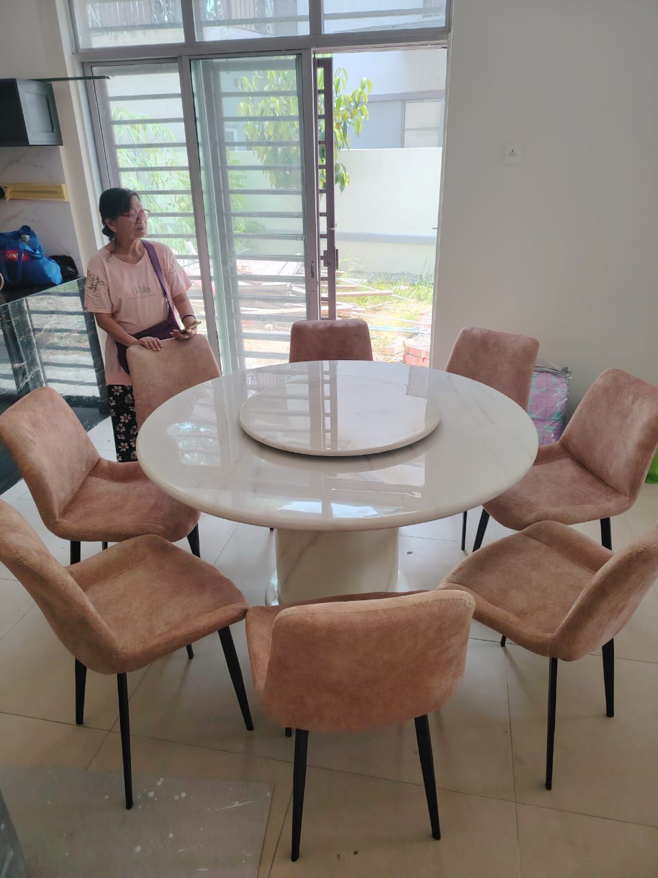 Round Marble Table with Round Leg gallery photo