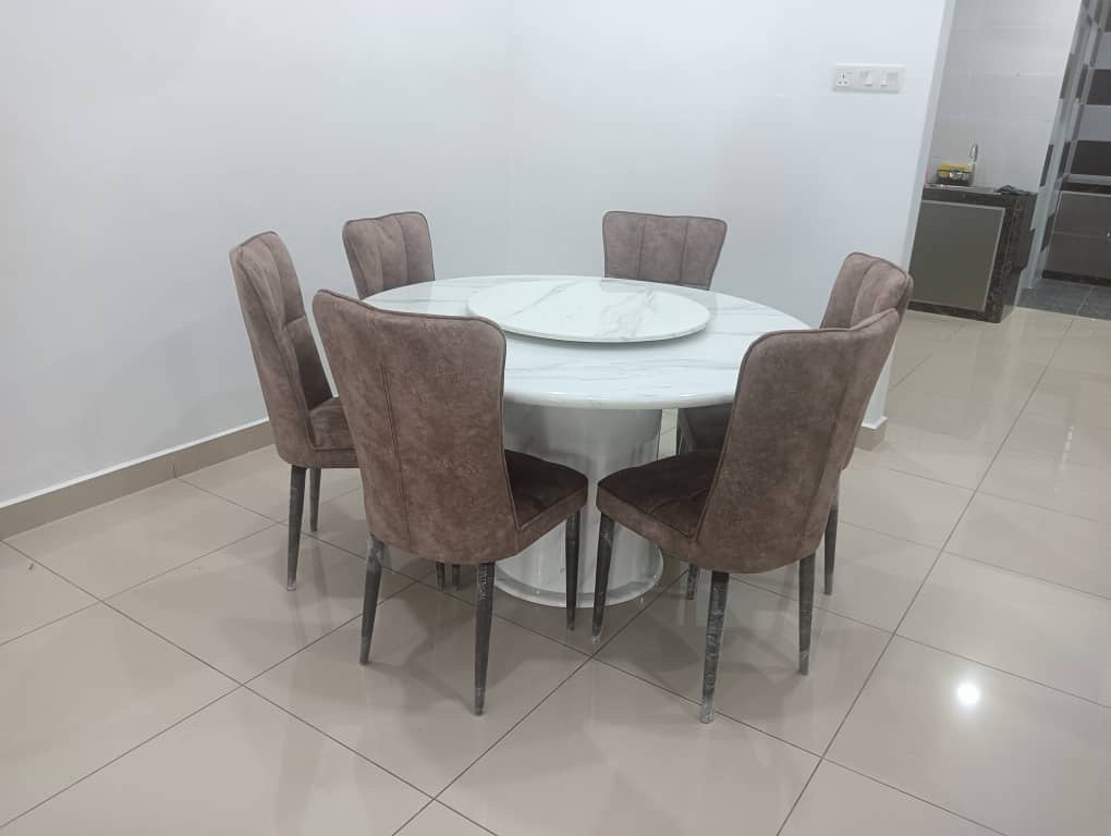 Round Marble Table with Round Leg gallery photo