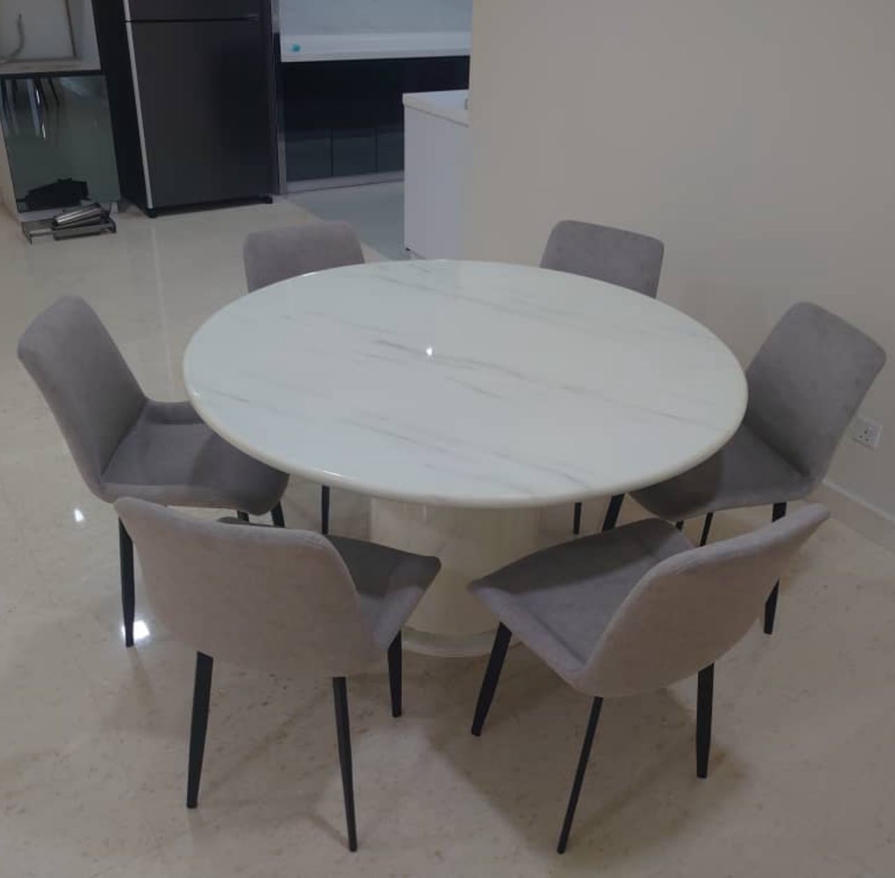 Round Marble Table with Round Leg gallery photo