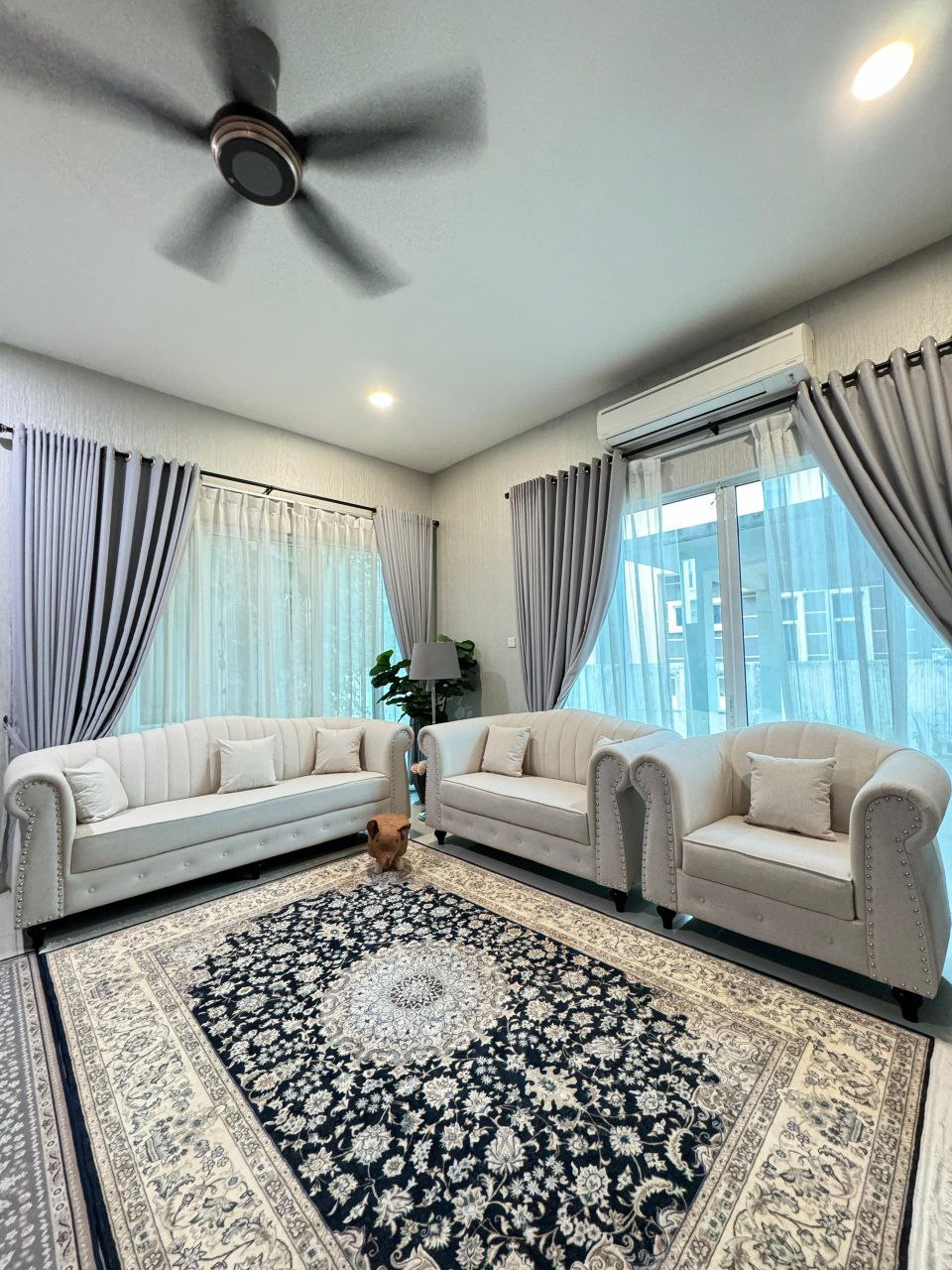Royal Shell Sofa Set gallery photo