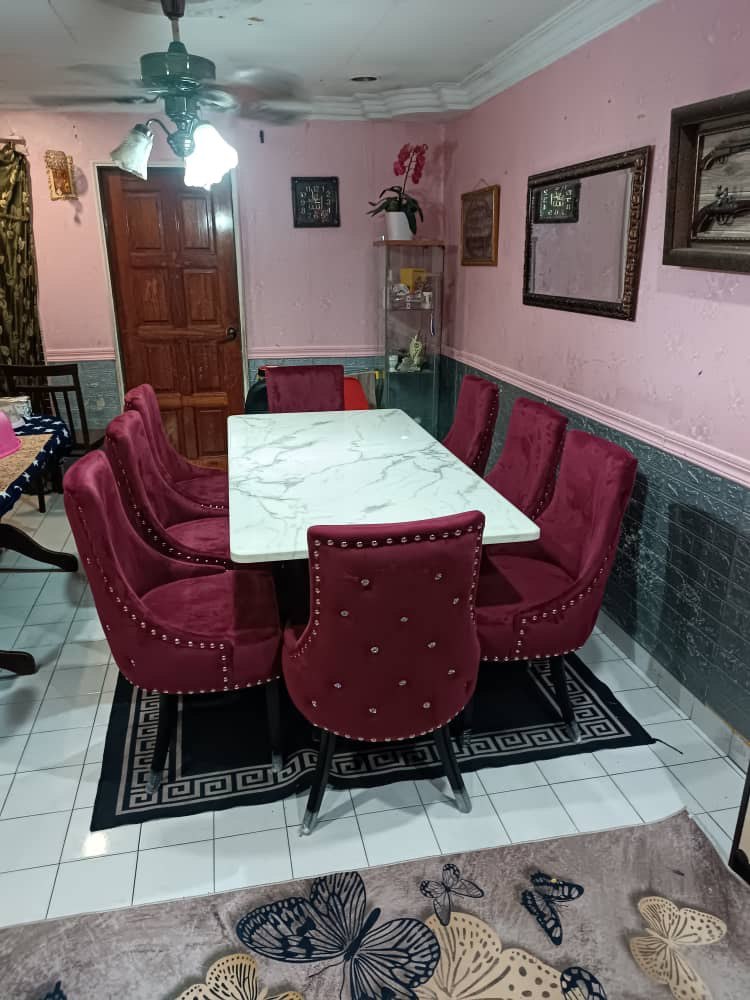 Classic Premium Dining Chair home setting image