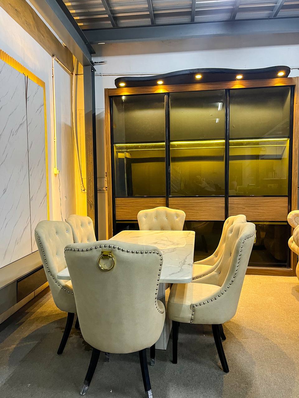 Modern Shell Dining Set lifestyle image
